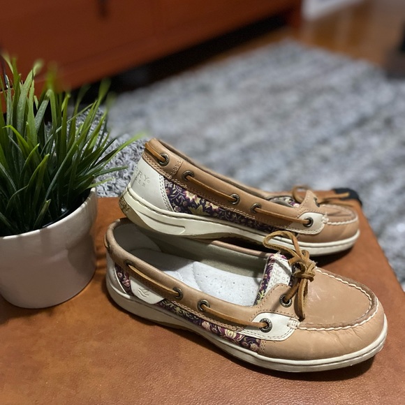 Sperry boat shoes size 5.5